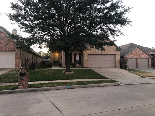 Building Photo - 6817 Hillwood Dr