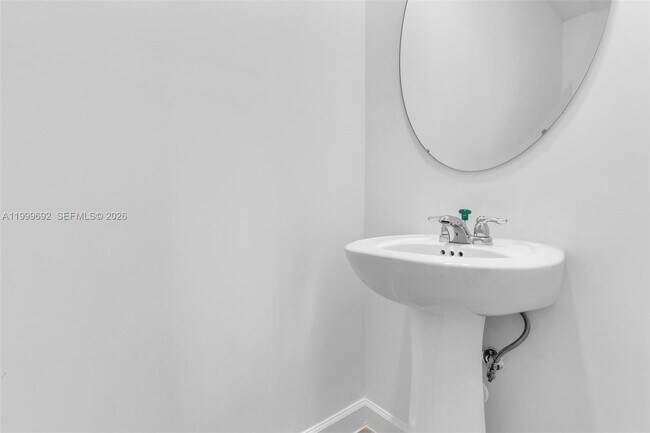 Building Photo - 2661 SE 28th St