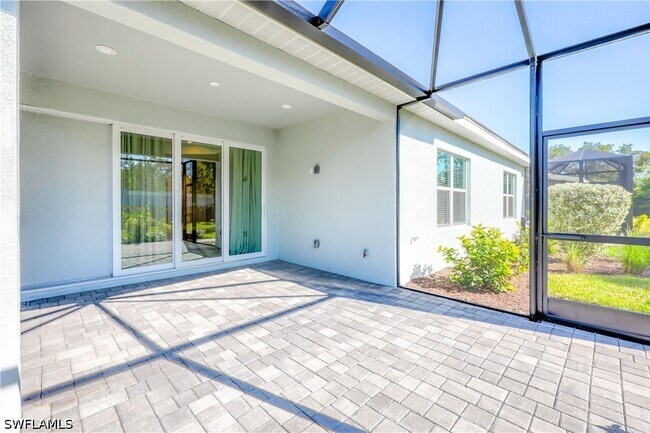 Building Photo - 2373 Ariane Dr