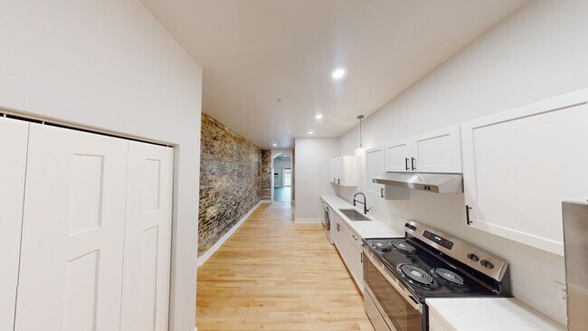 Building Photo - 1030 S Holmes St