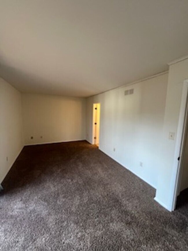 Building Photo - PRICE DROP! Charming 3 bed 2.5 bath Townhome! *6-MONTH LEASES ACCEPTED!*