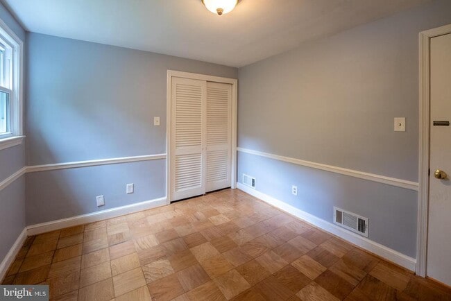 Building Photo - 6438 Woodville Dr
