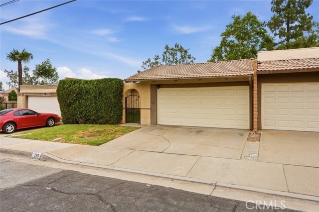 Building Photo - 725 Palomares Ave