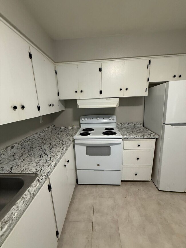 Building Photo - 802 N 20th Ave