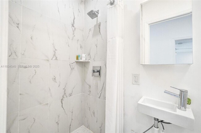 Building Photo - 3305 NE 16th Ct