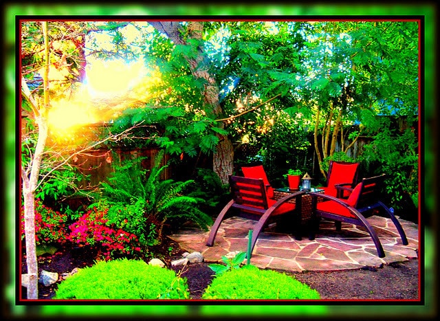 Delightful Enclosed Garden - 137 4th St