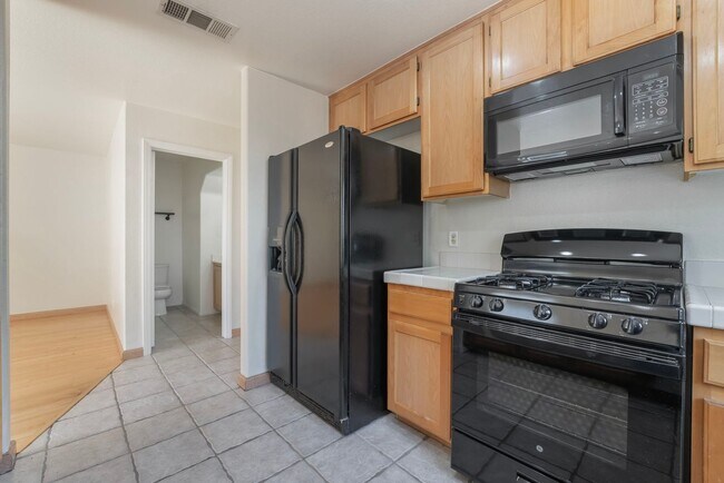 Building Photo - Beautiful Home in a Corner Lot!
