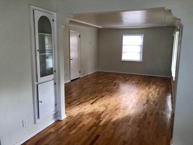 Building Photo - Home in Bremerton.