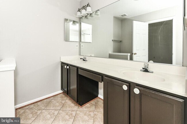 Building Photo - 6018 Callaway Ct