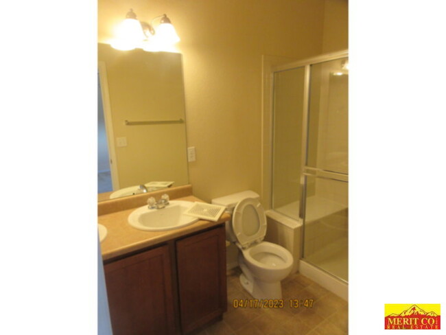 Building Photo - Townhome