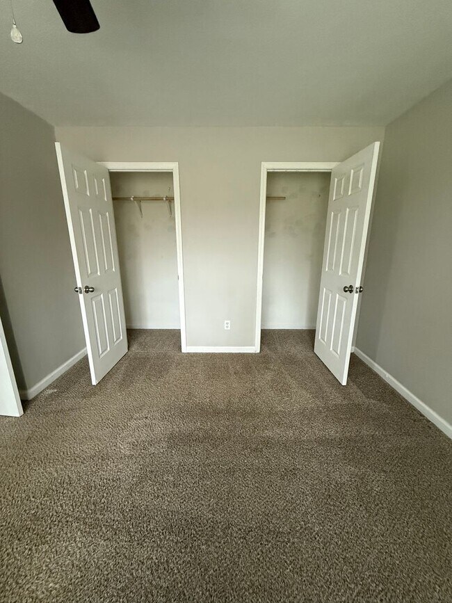 Building Photo - 1822 Holdens Hollow