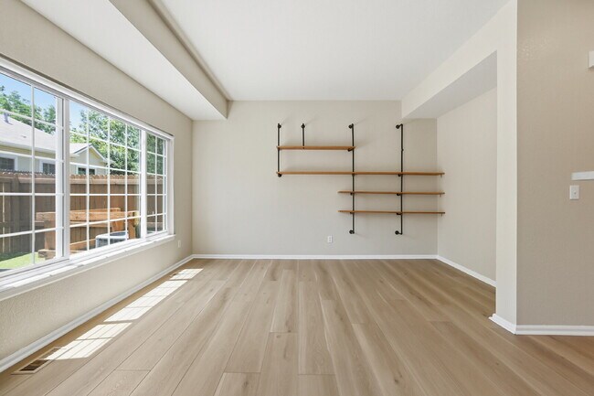 Building Photo - $2,735.95 - 3 Bed, 2.5 Bath Townhome in Aurora with In Unit Laundry!