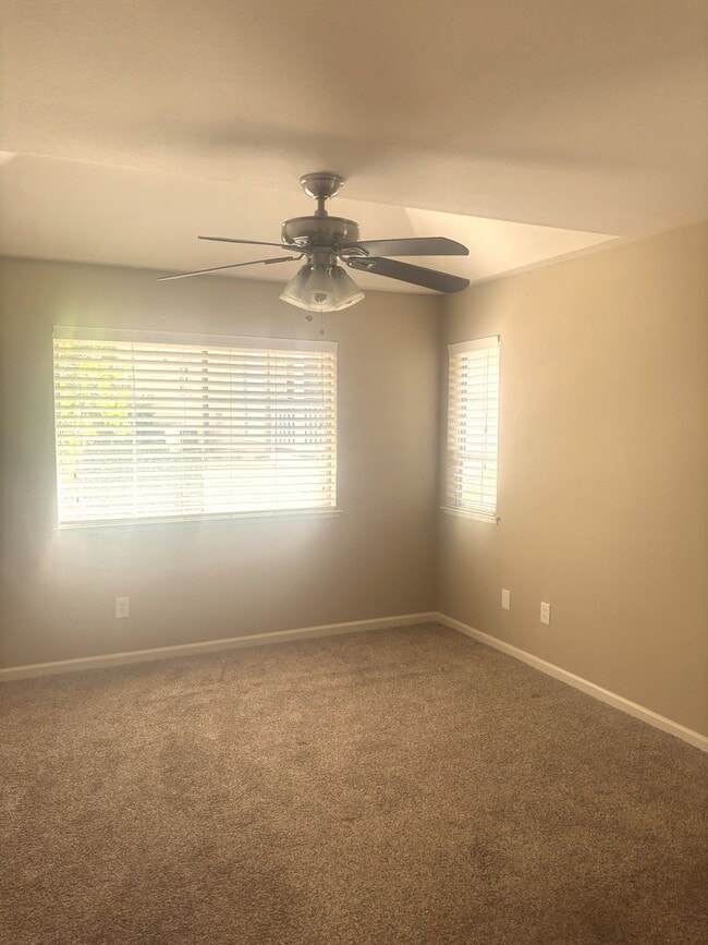 Building Photo - Beautiful 3-Bedroom Condo with Private Out...
