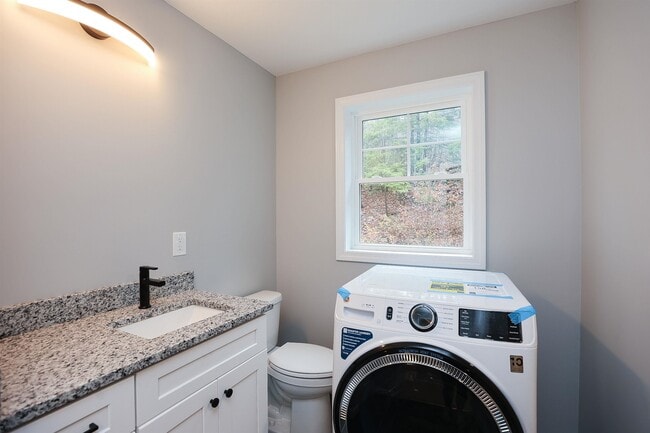 Building Photo - 231 Putnam Hill Rd