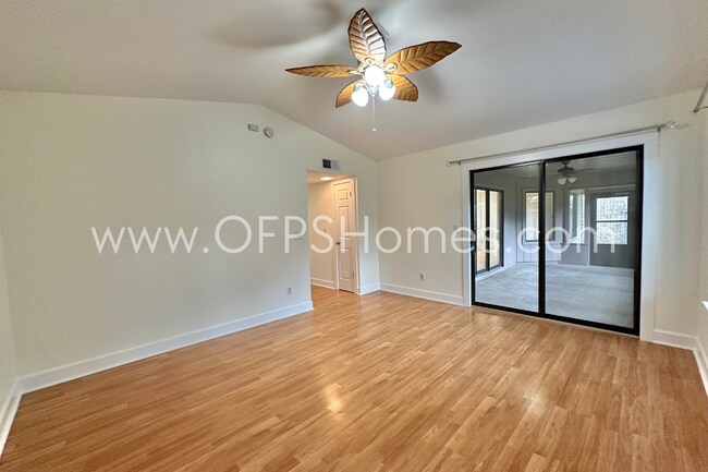 Building Photo - Niceville Renovated 3/2