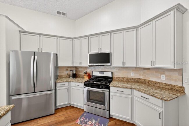 Building Photo - 5477 Glen Oak Pl