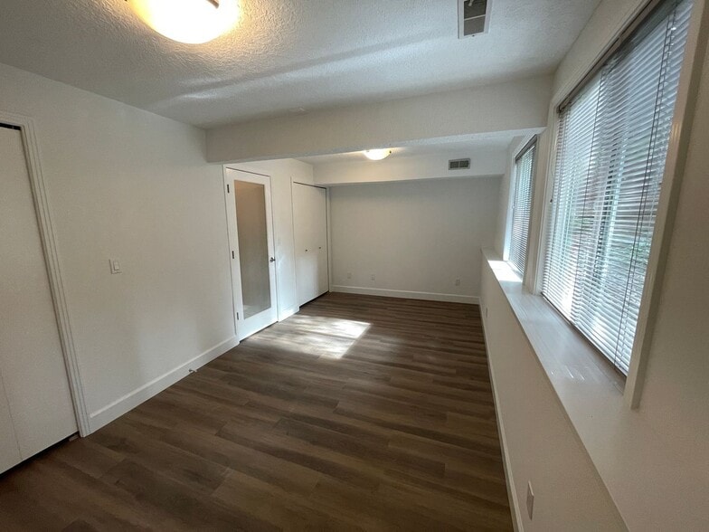 Building Photo - 4128 SW Vesta St