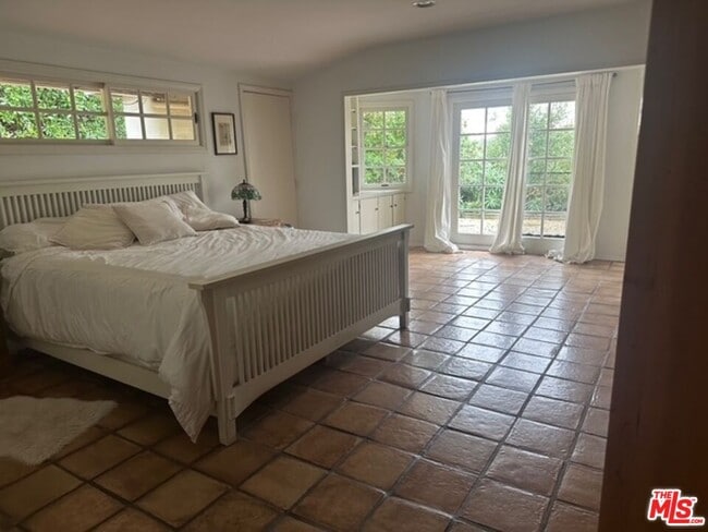 Building Photo - 1939 Westridge Terrace