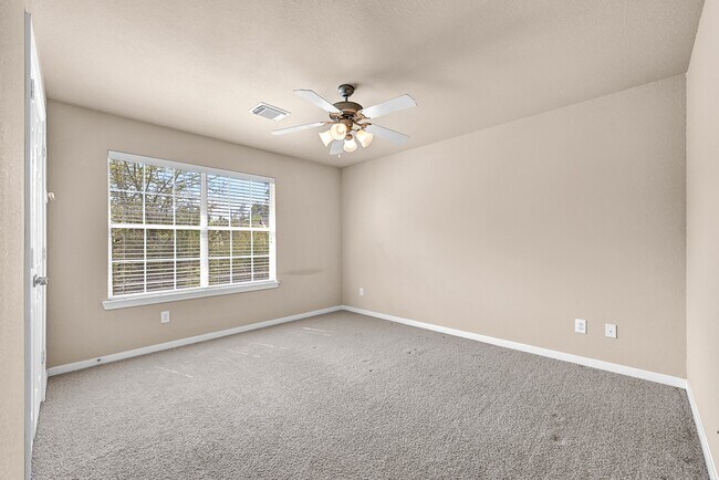Building Photo - 130 S Vershire Cir