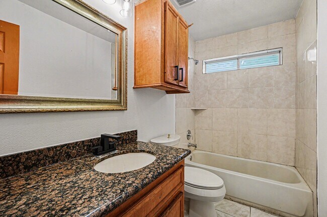 Building Photo - 507 Ave F