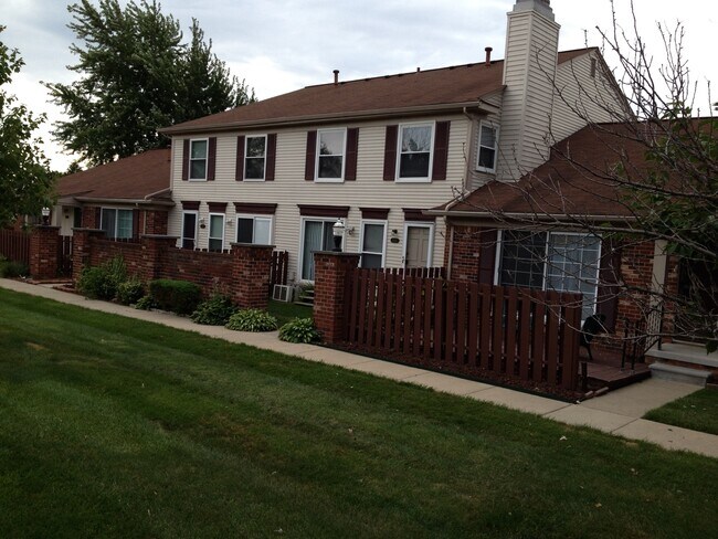 Building Photo - 2 BED - 1.5 BATH CANTON CONDO -----NORTHWIND