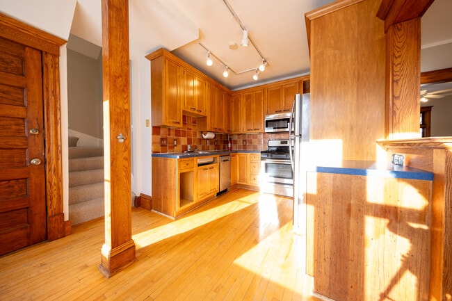 Building Photo - 507 W 33rd St