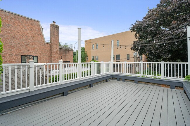 Building Photo - 2110 N Dayton St