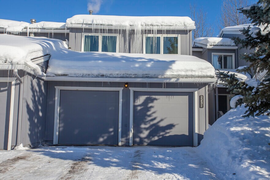 Building Photo - 2231 Sunburst Cir