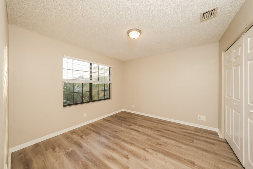 Building Photo - 1725 Shoreside Cir