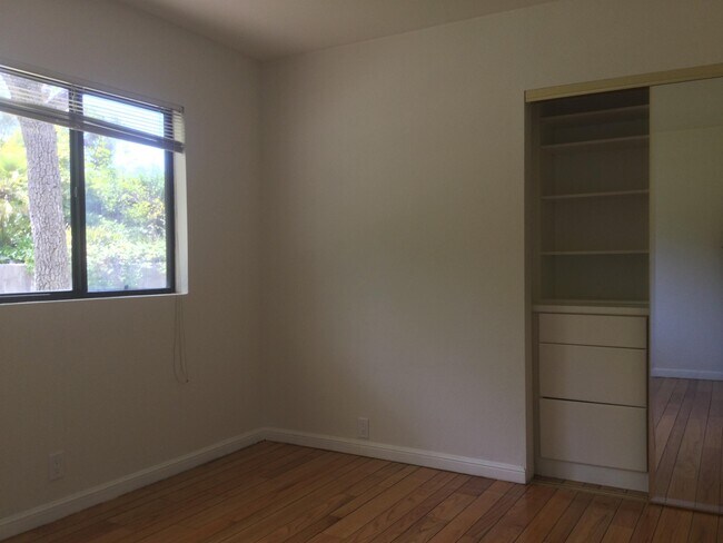 Building Photo - 55 Del Monte Dr