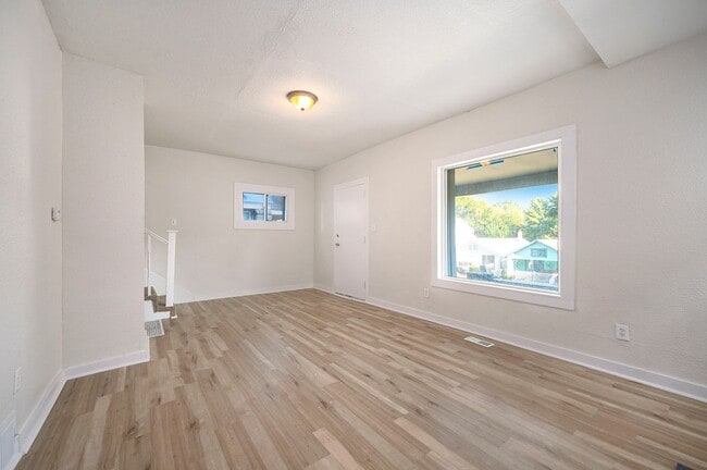 Building Photo - 5 Bedroom Home Near Central Park and Centr...