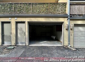 Building Photo - 8642 Fredericksburg Rd