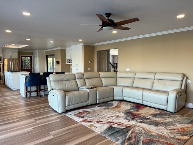 Building Photo - 4909 North Point