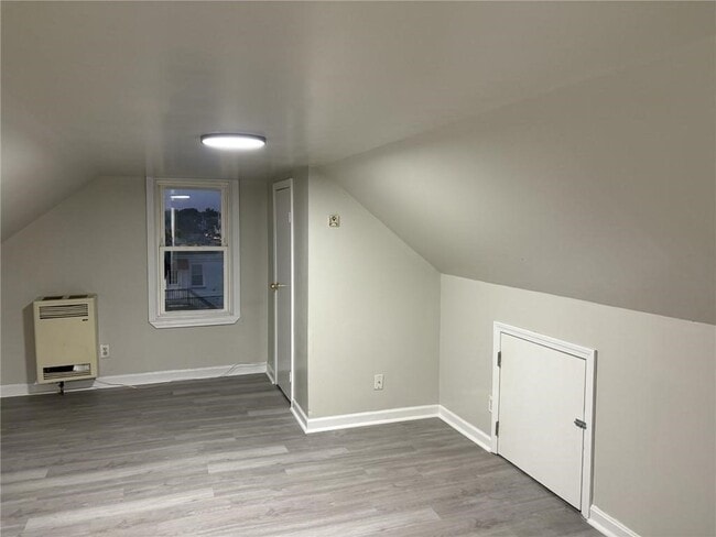 Building Photo - 610 Killingly St