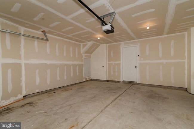 Building Photo - 6 Sparrow Cir