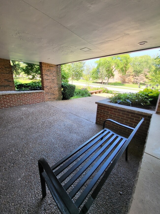 Building Photo - 7510 Farmingdale Dr