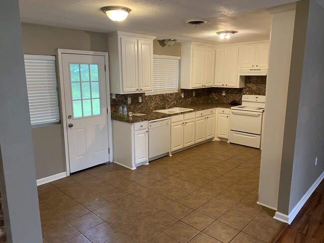 Kitchen - 1474 Clinton Dr