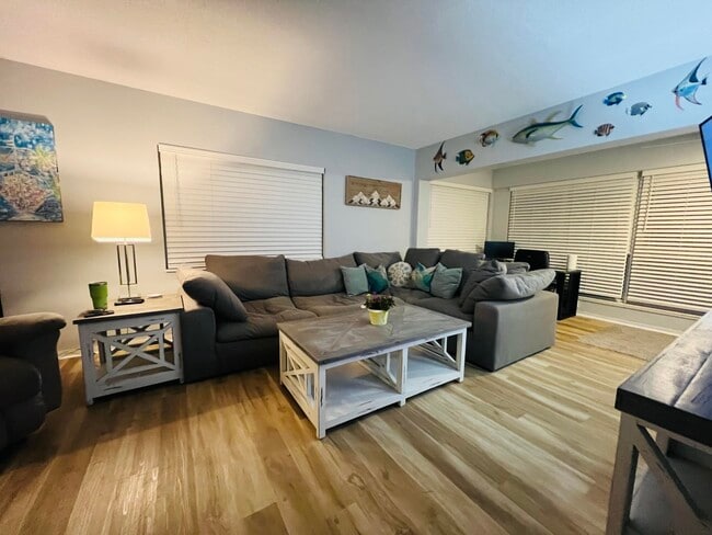 Building Photo - 3401 Spanish Trail