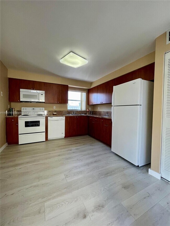 Building Photo - 6800 SW 45th Ln