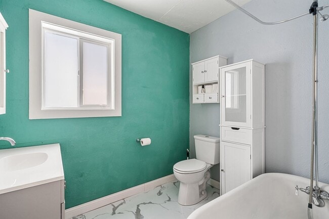 Building Photo - Updated Bremerton Home with Modern Touches