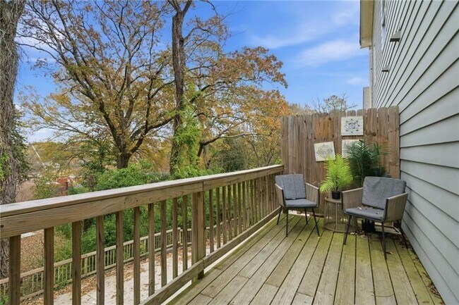 Building Photo - 160 Vanira Ave SE