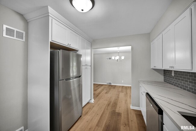 Building Photo - 1407 W Sunnyview Dr