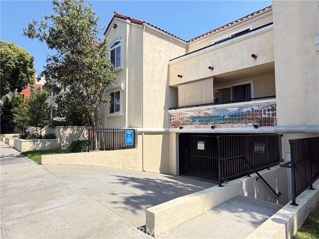 Building Photo - 300 E Providencia Ave