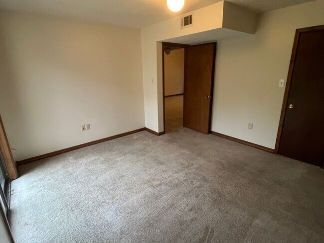 Building Photo - 404 Hunter Ridge Ln