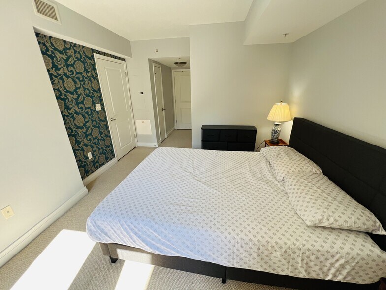 Building Photo - 915 E St NW