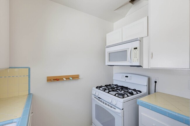 Building Photo - 4449 Dawson Ave