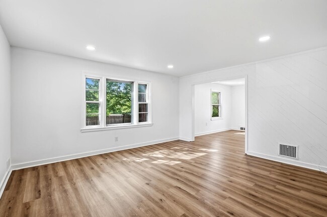 Building Photo - MOVE IN READY!! Freshly Updated 3-Bedroom Home for Rent