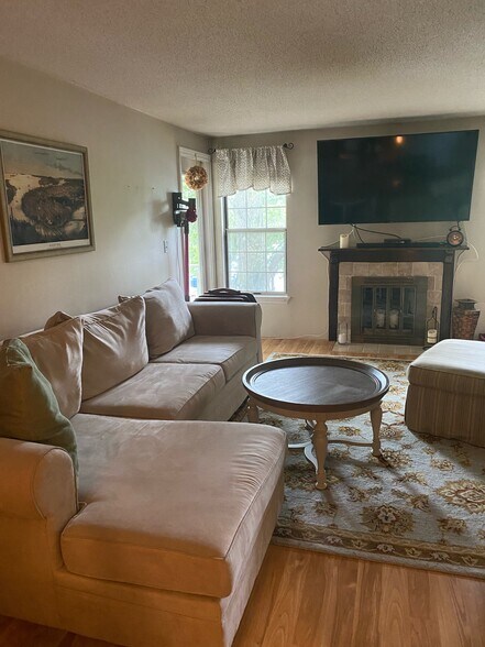 Building Photo - 6 Walden Dr