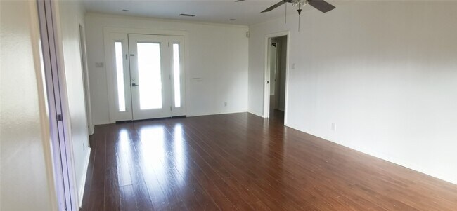Building Photo - 6601 Sharpview Dr