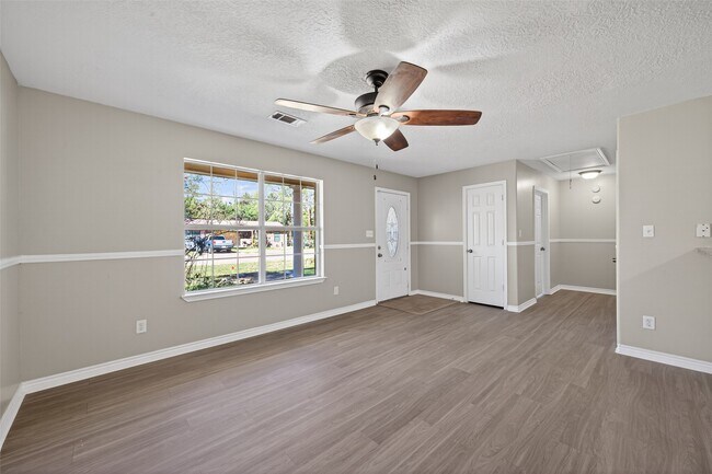 Building Photo - 210 N Shirley Ln